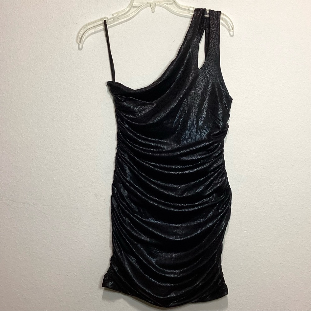 BEBE black textured print cut out back ruching stretch one shoulder dress